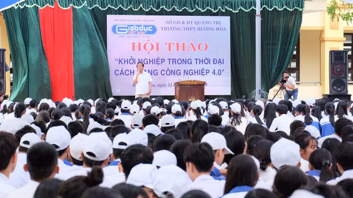 Từ mảnh đất hướng hóa dày đặc bom đạn chiến tranh, những mầm xanh được thay thế, tinh thần khởi nghiệp của các em đã và đang góp phần làm thay đổi bộ mặt quê hương. Ảnh: Lại Cường.
