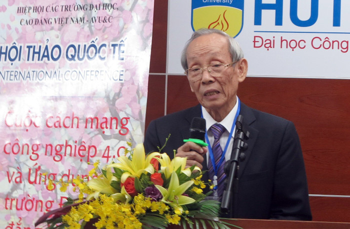 Giáo sư Trần Hồng Quân nói chuyện tại Hội thảo quốc tế về cuộc cách mạng 4.0. Giáo sư Trần Hồng Quân nói chuyện tại Hội thảo quốc tế về cuộc cách mạng 4.0.