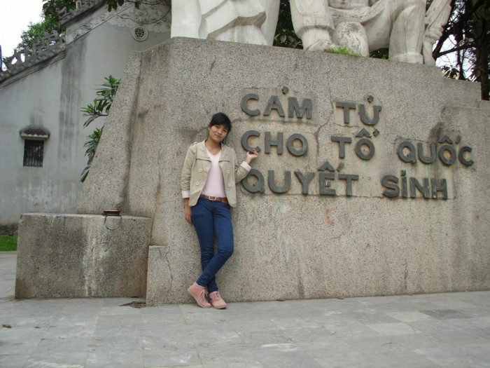 Mình là người vui vẻ nhưng hơi trẻ con, có khả năng giao tiếp tốt. Mình thích đọc truyện cổ tích Việt Nam và xem bóng đá khi có đội tuyển Việt Nam tham gia. Mình là người vui vẻ nhưng hơi trẻ con, có khả năng giao tiếp tốt. Mình thích đọc truyện cổ tích Việt Nam và xem bóng đá khi có đội tuyển Việt Nam tham gia.