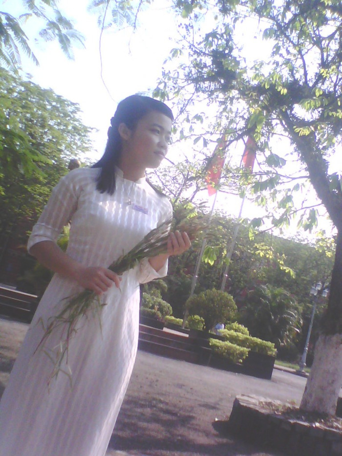 Mình luôn vui vẻ và lạc quan trong cuộc sống, thích tham gia các hoạt động ngoại khóa, văn nghệ.