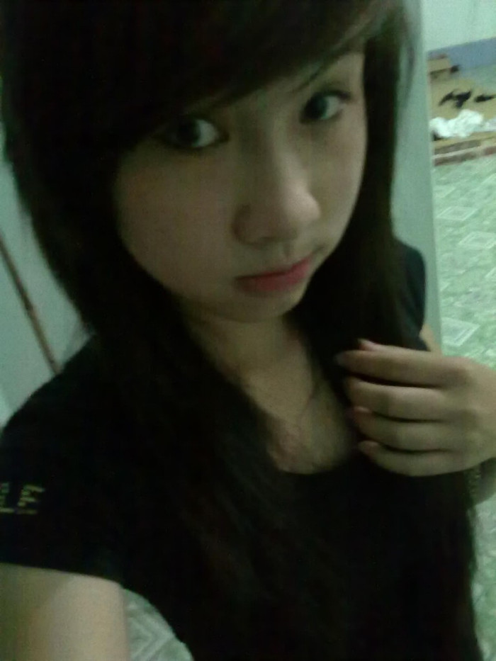 Mình thích shopping, chơi thể thao, đi dạo và tụ tập với bạn bè, mong muốn được đi du lịch khắp mọi nơi.