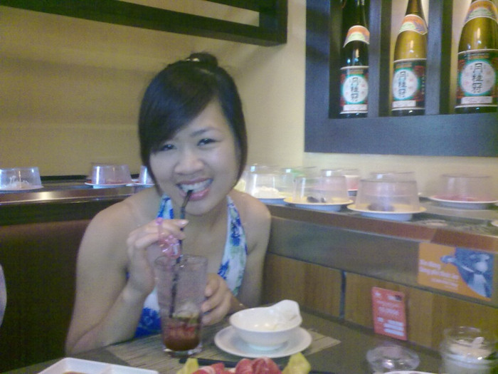 Sở thích của mình là thích những buổi giao lưu gặp gỡ với các đơn vị, thích hát và nhảy dance.