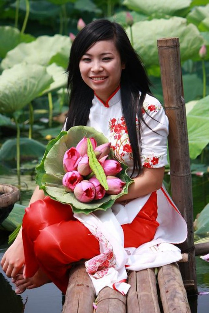 Hà Trang thích làm việc cùng bạn bè và giúp đỡ mọi người.