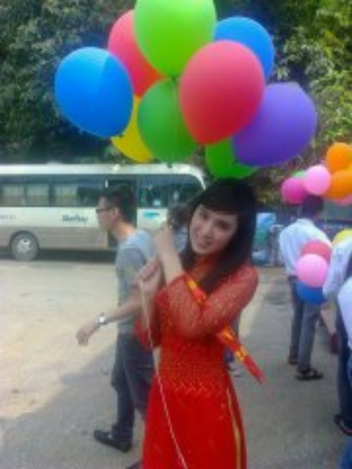 Mình là người yêu cuộc sống, thích mộng mơ. Với mình cuộc sống luôn là màu hồng.