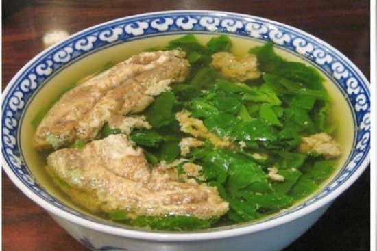 Canh cua rau đay, mồng tơi (Ảnh minh họa: baotintuc.vn).