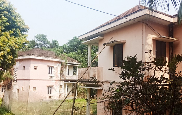 Những biệt thự nghỉ dưỡng bỏ hoang. Những biệt thự nghỉ dưỡng bỏ hoang.