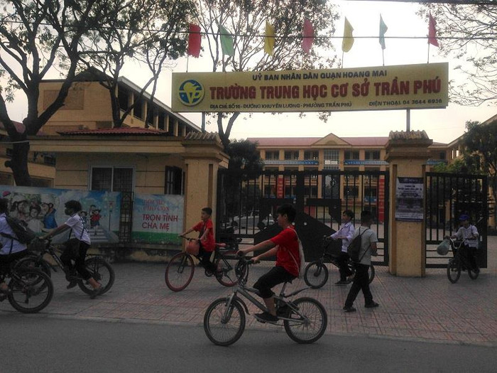Trường trung học cơ sở Trần Phú (quận Hoàng Mai, Hà Nội) nơi xảy ra vụ việc thầy giáo H. dạy môn Toán bị tố lạm dụng tình dục nhiều nam học sinh. Ảnh: Công Tiến Trường trung học cơ sở Trần Phú (quận Hoàng Mai, Hà Nội) nơi xảy ra vụ việc thầy giáo H. dạy môn Toán bị tố lạm dụng tình dục nhiều nam học sinh. Ảnh: Công Tiến