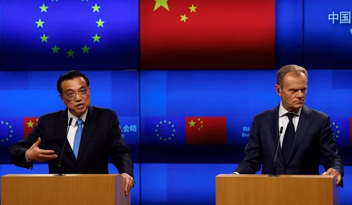 Thủ tướng Trung Quốc Lý Khắc Cường và Chủ tịch Hội đồng châu Âu Donald Tusk họp báo sau khi kết thúc họp thượng đỉnh Trung Quốc-EU tại Brussels (Ảnh: Reuters).