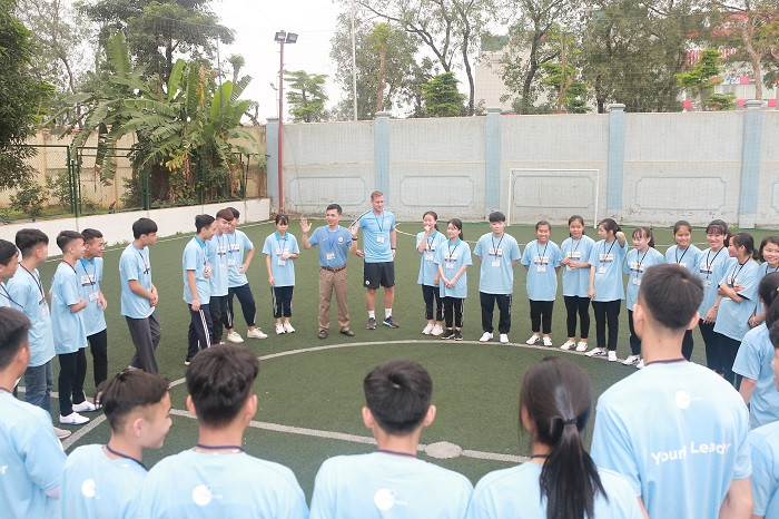 42 em nhỏ độ tuổi từ 15-17 tuổi đến từ các làng trẻ SOS Hà Nội, Hải Phòng, Việt Trì, Thái Bình đã gặp nhau tại Hà Nội để tham gia chương trình Young Leader 2019. 42 em nhỏ độ tuổi từ 15-17 tuổi đến từ các làng trẻ SOS Hà Nội, Hải Phòng, Việt Trì, Thái Bình đã gặp nhau tại Hà Nội để tham gia chương trình Young Leader 2019.