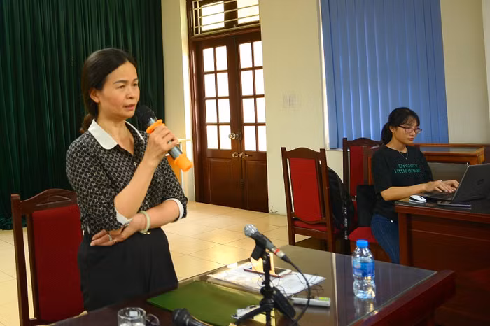 Cô Thu Anh - Hiệu trưởng Trường trung học cơ sở Trần Phú: “Thầy H. là người sống rất có uy tín với đồng nghiệp”. Ảnh: Công Tiến