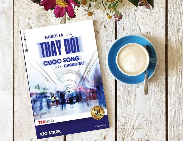 Cuốn sách Người lạ làm thay đổi cuộc sống của chúng ta (Ảnh: tác giả cung cấp). Cuốn sách Người lạ làm thay đổi cuộc sống của chúng ta (Ảnh: tác giả cung cấp).