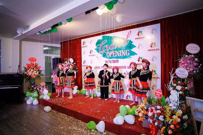 Hình ảnh các bé biểu diễn Môn Hát. Hình ảnh các bé biểu diễn Môn Hát.