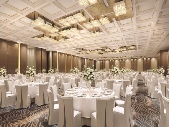 Ballroom Grand Sài Gòn rộng hơn 1000m2 phù hợp với các sự kiện qui mô quốc tế.