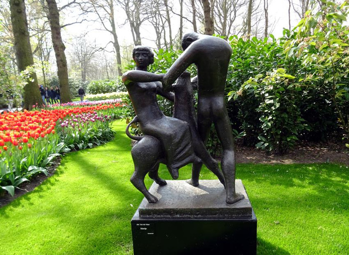 Tác phẩm tạc tượng từ đồng đen. Tác phẩm tạc tượng từ đồng đen.