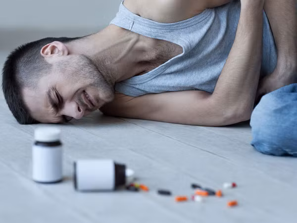 Những thói quen xấu có thể gây hại cho thận (Ảnh: theo boldsky).