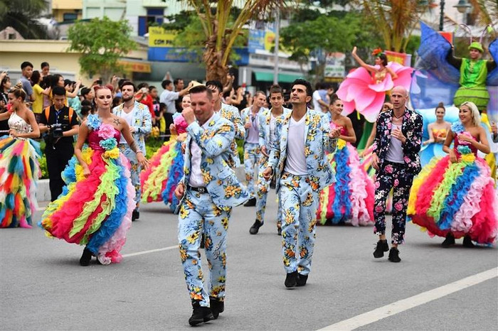 Diễu hành Carnaval Hạ Long 2019. Diễu hành Carnaval Hạ Long 2019.