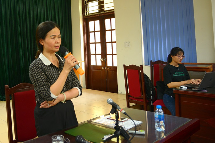Cô Thu Anh - Hiệu trưởng Trường trung học cơ sở Trần Phú: “Thầy H. là người sống rất có uy tín với đồng nghiệp”. Ảnh: Công Tiến Cô Thu Anh - Hiệu trưởng Trường trung học cơ sở Trần Phú: “Thầy H. là người sống rất có uy tín với đồng nghiệp”. Ảnh: Công Tiến