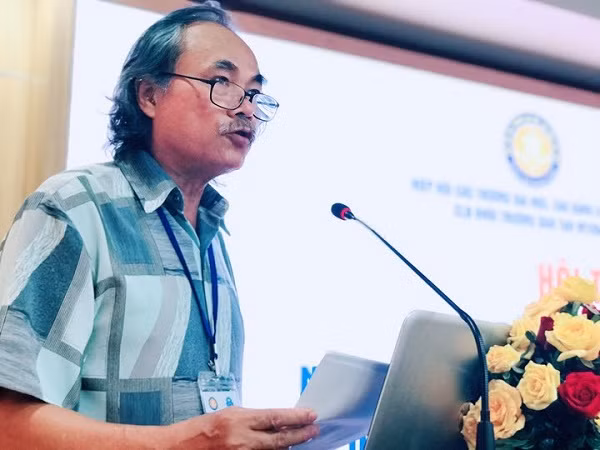 Phó giáo sư, Tiến sĩ, Nhà giáo ưu tú Nguyễn Xuân Nghị - Trường Đại học Mỹ thuật Công nghiệp, Chủ tịch Câu lạc bộ Khối đào tạo Mỹ thuật ứng dụng chia sẻ những thách thức đối với các cơ sở đào tạo Mỹ thuật ứng dụng trong thời kỳ hội nhập.