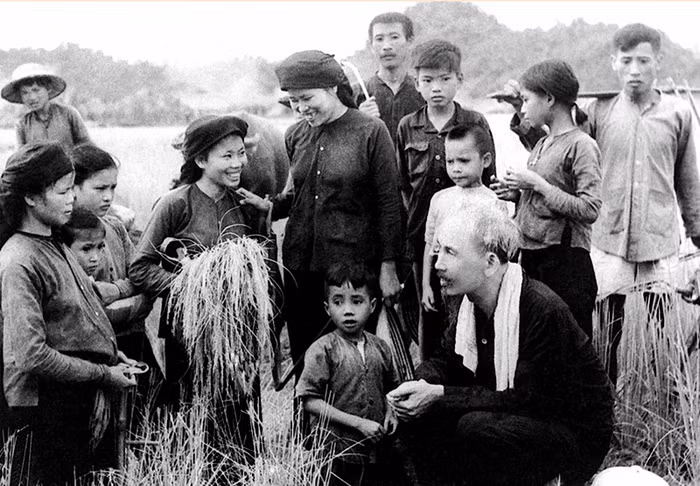 Hồ Chí Minh – tấm gương lớn về sự nêu gương