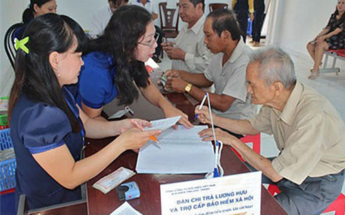 Dự thảo tăng tuổi hưu nữ lên 60, nam 62 (Ảnh minh họa: vov.vn).