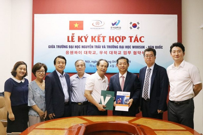 Ông Pank Sang – Shik được bổ nhiệm làm Phó hiệu trưởng phụ trách Hợp tác Hàn Quốc, Trường đại học Nguyễn Trãi. Ông Pank Sang – Shik được bổ nhiệm làm Phó hiệu trưởng phụ trách Hợp tác Hàn Quốc, Trường đại học Nguyễn Trãi.