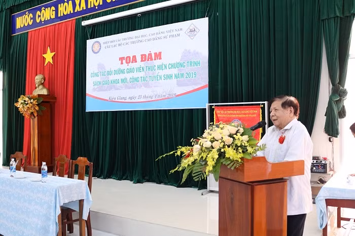 Phó giáo sư Tiến sĩ Trần Xuân Nhĩ phát biểu.