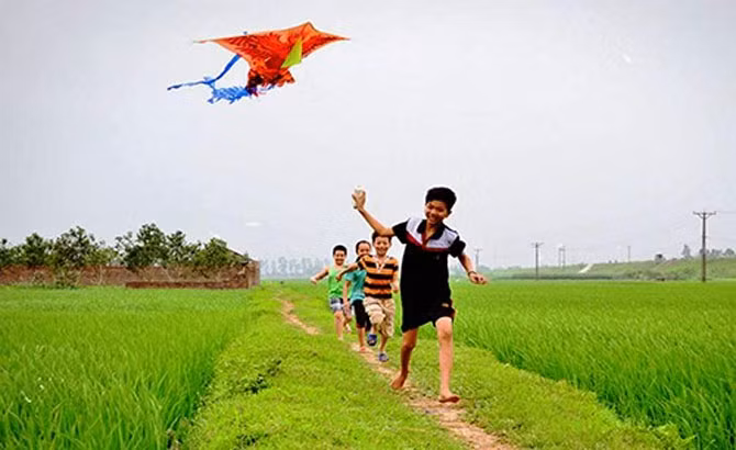 Những đứa trẻ vô tư vui chơi trong kì nghỉ hè (Ảnh minh họa: baobacgiang.com.vn)