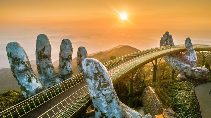 Cầu Vàng tại Sun World Ba Na Hills. Cầu Vàng tại Sun World Ba Na Hills.