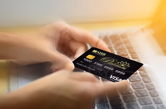 SHB triển khai nhiều chương trình ưu đãi dành cho các sản phẩm thẻ. SHB triển khai nhiều chương trình ưu đãi dành cho các sản phẩm thẻ.