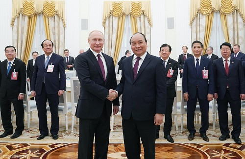 Thủ tướng Nguyễn Xuân Phúc và Tổng thống Liên bang Nga V.V. Putin - Ảnh: VGP/Quang Hiếu Thủ tướng Nguyễn Xuân Phúc và Tổng thống Liên bang Nga V.V. Putin - Ảnh: VGP/Quang Hiếu
