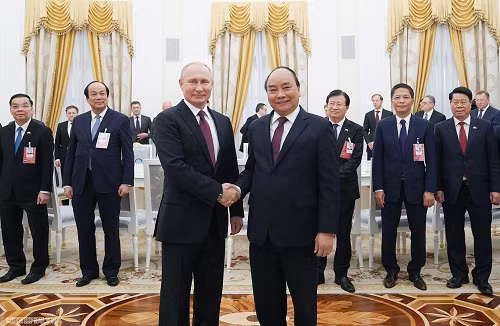 Thủ tướng Nguyễn Xuân Phúc và Tổng thống Liên bang Nga V.V. Putin - Ảnh: VGP/Quang Hiếu