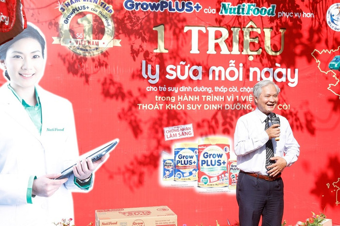 Ông Lê Trường Giang - Chủ tịch Hội Y tế công cộng Thành phố Hồ Chí Minh chia sẻ: &quot;Sức khoẻ của trẻ em hôm nay là sự phồn vinh của xã hội ngày mai. Để chung tay vì sứ mệnh giảm tỷ lệ suy dinh dưỡng, thấp còi trên cả nước, Hội Y tế công cộng Thành phố Hồ Chí Minh đã hợp tác với NutiFood&quot;.