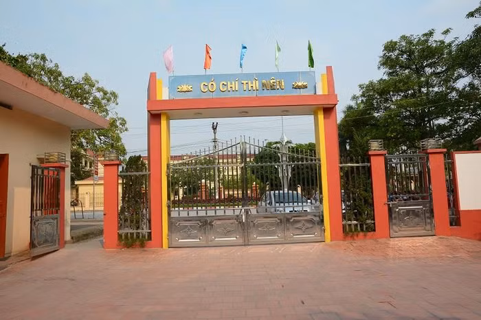 Từ cánh cổng ngôi trường trung học phổ thông Nam Sách, tỉnh Hải Dương biết bao lớp học trò đã ra trường và trưởng thành đi dựng xây đất nước. Ảnh: Công Tiến