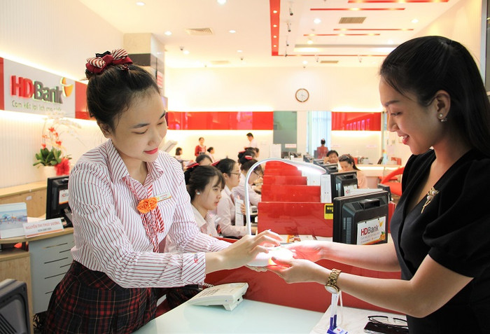 HDBank dành tặng khách hàng những chiếc đèn led xinh xắn để bàn, đồng hành cùng những trang sách của trẻ. HDBank dành tặng khách hàng những chiếc đèn led xinh xắn để bàn, đồng hành cùng những trang sách của trẻ.