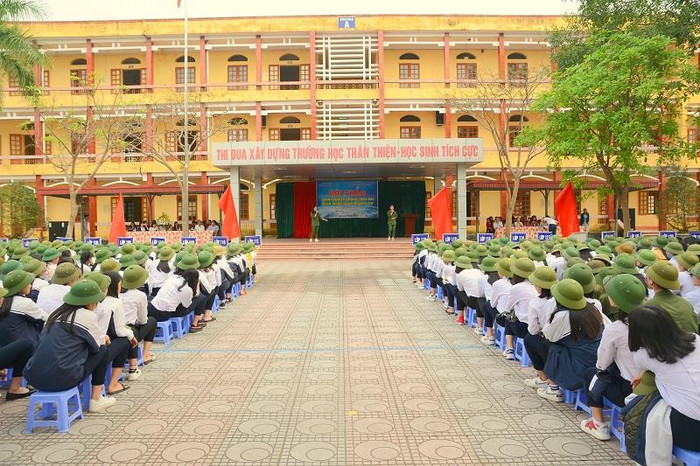 Một sức sống mới, một diện mạo mới ở Trường trung học phổ thông Hưng Đạo đã cho thấy sự nỗ lực, không ngừng cố gắng của cả tập thể nhà trường. Ảnh: Công Tiến