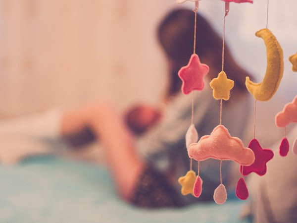 Chế độ ăn uống của người cho con bú như thế nào? (Ảnh: theo boldsky).