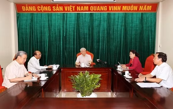 Tổng Bí thư, Chủ tịch nước Nguyễn Phú Trọng chủ trì họp lãnh đạo chủ chốt của Đảng và Nhà nước. (Ảnh: Trí Dũng/TTXVN)