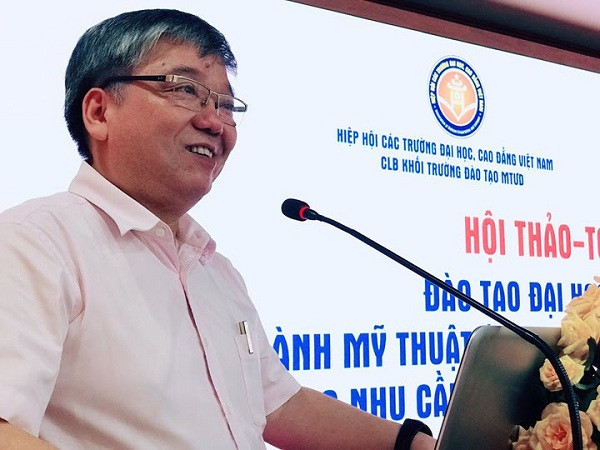 Tiến sĩ Trương Tiến Tùng - Hiệu trưởng Trường Đại học Mở Hà Nội phát biểu chào mừng đại biểu. Tiến sĩ Trương Tiến Tùng - Hiệu trưởng Trường Đại học Mở Hà Nội phát biểu chào mừng đại biểu.