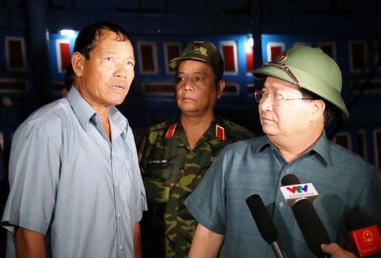 Phó Thủ tướng Trịnh Đình Dũng kiểm tra công tác phòng chống bão lụt tại Quảng Bình. ảnh: Hoàng Oanh. Phó Thủ tướng Trịnh Đình Dũng kiểm tra công tác phòng chống bão lụt tại Quảng Bình. ảnh: Hoàng Oanh.