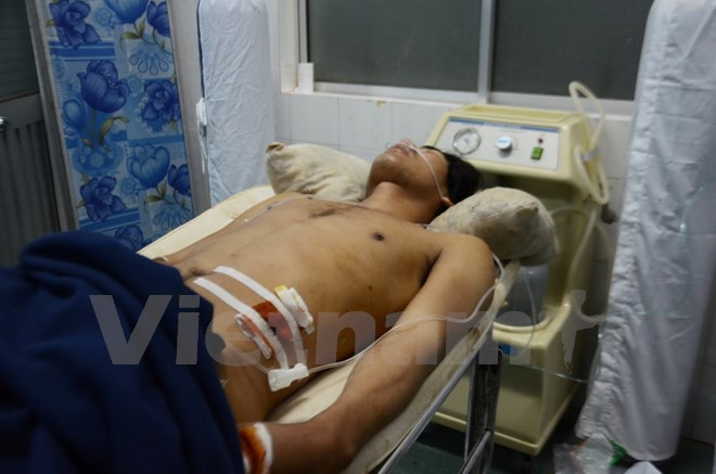 Nạn nhân bị thương được cấp cứu tại Bệnh viện đa khoa tỉnh Đắk Nông (Ảnh: Hưng Thịnh/Vietnam+) Nạn nhân bị thương được cấp cứu tại Bệnh viện đa khoa tỉnh Đắk Nông (Ảnh: Hưng Thịnh/Vietnam+)