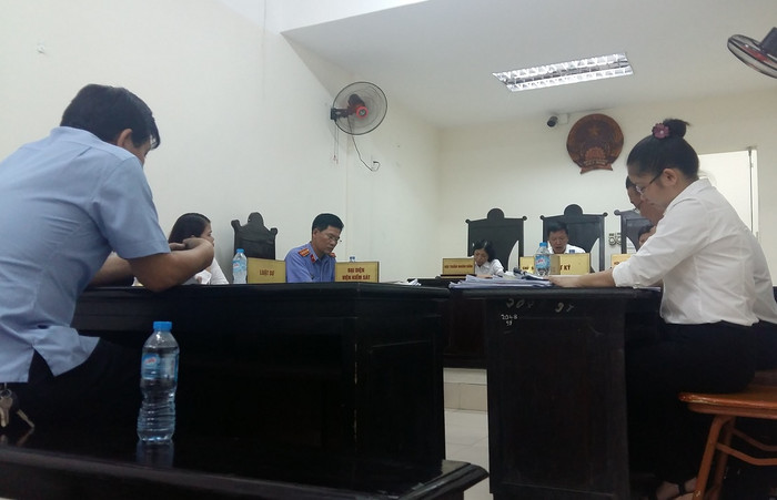 Vụ ông Hoàng Xuân Quế kiện Bộ trưởng Bộ GD&ĐT tạm dừng để Tòa làm rõ thêm một số nội dung thông tin, củng cố thêm các chứng cứ. ảnh: VH. Vụ ông Hoàng Xuân Quế kiện Bộ trưởng Bộ GD&ĐT tạm dừng để Tòa làm rõ thêm một số nội dung thông tin, củng cố thêm các chứng cứ. ảnh: VH.