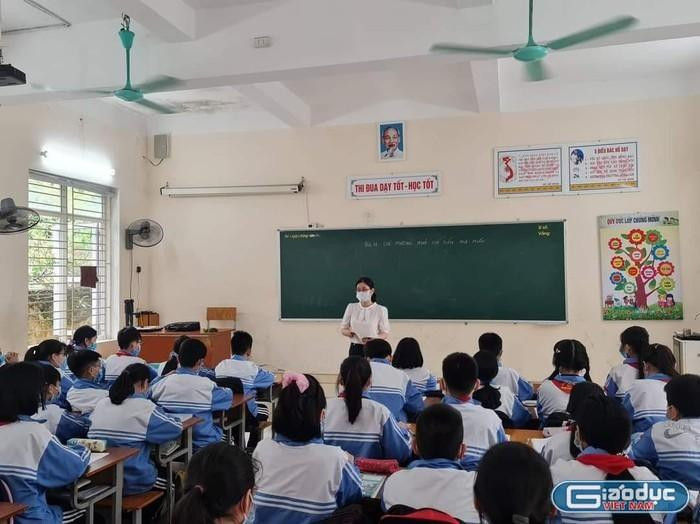 Một bộ phận giáo viên hiện nay đang gặp khó khăn trong cuộc sống hàng ngày (Ảnh minh họa: Lã Tiến) Một bộ phận giáo viên hiện nay đang gặp khó khăn trong cuộc sống hàng ngày (Ảnh minh họa: Lã Tiến)