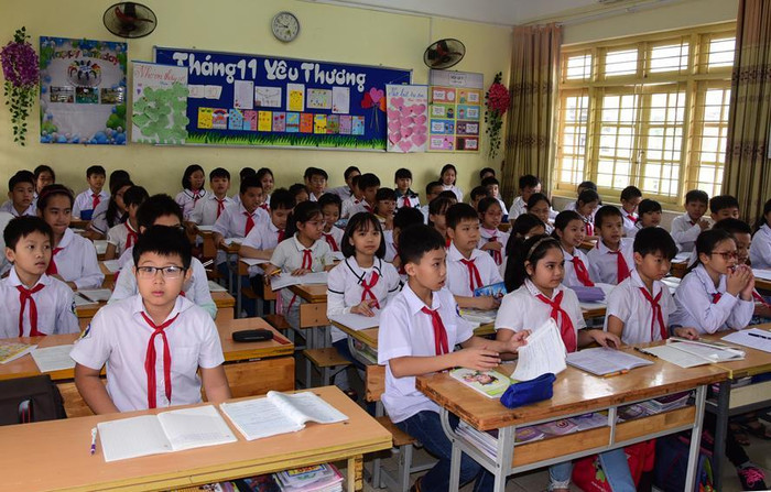 Nhiều trường ở khu vực đô thị hiện nay có sĩ số trên 50/lớp (Ảnh minh họa: Báo Hà Nội mới) Nhiều trường ở khu vực đô thị hiện nay có sĩ số trên 50/lớp (Ảnh minh họa: Báo Hà Nội mới)