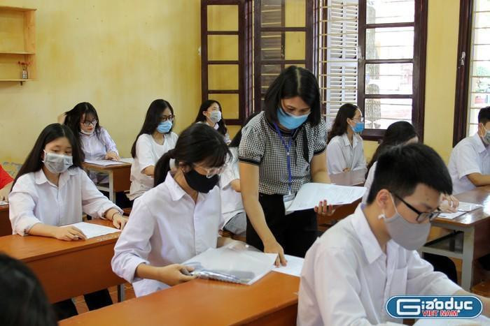 Kỳ thi tuyển sinh 10 nên áp dụng hình thức xét tuyển đối với những trường có tỉ lệ chọi thấp (Ảnh minh họa: Lã Tiến) Kỳ thi tuyển sinh 10 nên áp dụng hình thức xét tuyển đối với những trường có tỉ lệ chọi thấp (Ảnh minh họa: Lã Tiến)