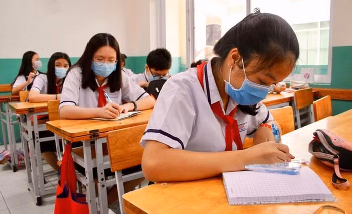 Lãnh đạo sở, phòng giáo dục cần đồng hành với giáo viên sẽ hiệu quả hơn khi thực hiện chương trình mới (Ảnh minh họa: hanoimoi.com.vn).