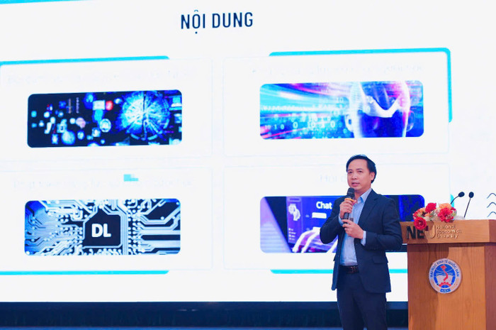 Phó Giáo sư, Tiến sĩ Đỗ Văn Hùng – Trường Đại học Khoa học xã hội và Nhân văn (Đại học Quốc gia Hà Nội) chia sẻ tham luận trong hội thảo. HMS4.jpg