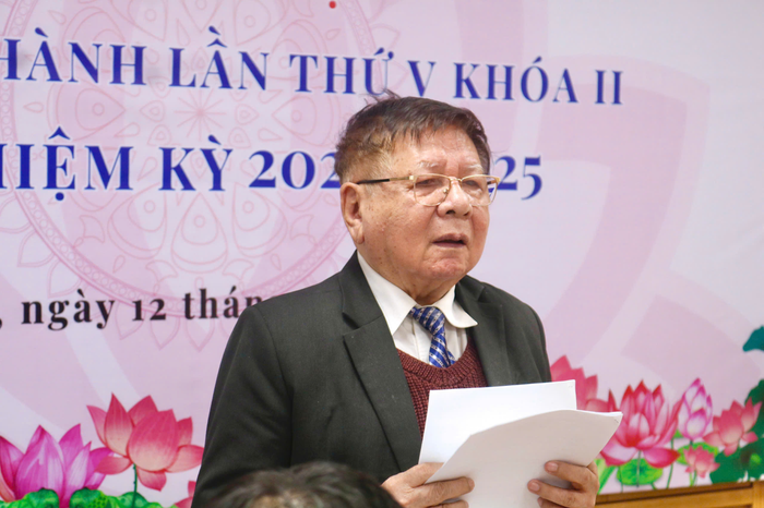 Phó Giáo sư, Tiến sĩ Trần Xuân Nhĩ - Phó Chủ tịch Thường trực Hiệp hội Các trường đại học, cao đẳng Việt Nam báo cáo tóm tắt kết quả hoạt động 10 năm của Hiệp hội. (Ảnh: Doãn Nhàn)