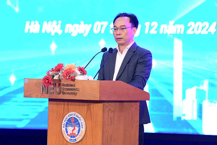 Thứ trưởng Bộ Giáo dục và Đào tạo Hoàng Minh Sơn phát biểu tại hội thảo. HMS5.jpg