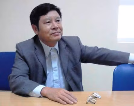 Trước đó, trong cuộc trao đổi với phóng viên, ông Đỗ Huy Tiếp, Trưởng phòng TN&MT thành thành phố Thanh Hóa đã thừa nhận có sự giả mạo, lập khống giấy tờ trong việc cấp Giấy chứng nhận quyền sử dụng đất BĐ 473979 mang tên bà Nguyễn Thị Cúc. (Ảnh: QUỐC TOẢN). Trước đó, trong cuộc trao đổi với phóng viên, ông Đỗ Huy Tiếp, Trưởng phòng TN&MT thành thành phố Thanh Hóa đã thừa nhận có sự giả mạo, lập khống giấy tờ trong việc cấp Giấy chứng nhận quyền sử dụng đất BĐ 473979 mang tên bà Nguyễn Thị Cúc. (Ảnh: QUỐC TOẢN).