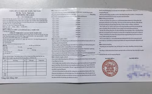 Mặt sau biến thành hợp đồng mua bán chữ bé li ti, các cụ không thể đọc nổi, dù có kính (ảnh: ANTĐ)